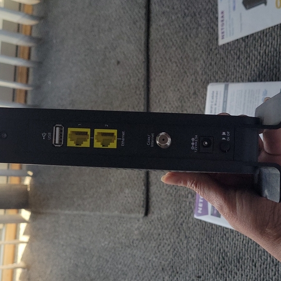 NETGEAR N600 Modem/Router and AC1200 Range Extender - Picture 2 of 9
